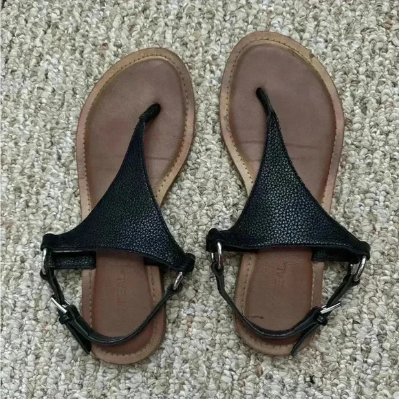 sandals - Picture 1 of 2